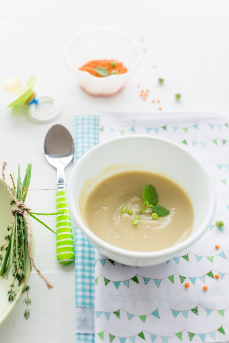 Bol de soupe maison nutritive pour les enfants
