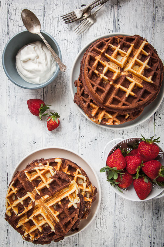 Toasts et fruits frais de saison